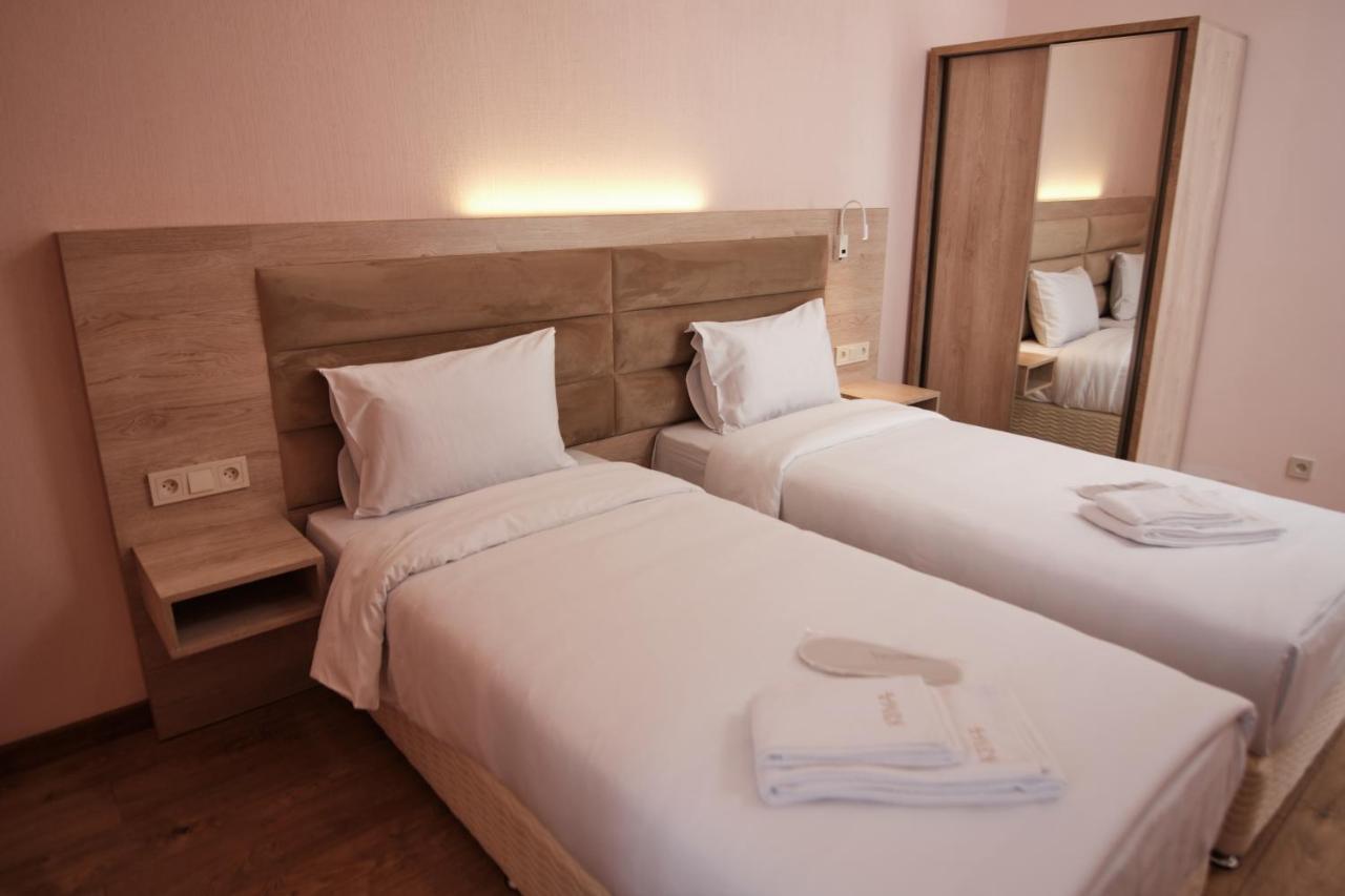 Kuma Hotel Gyumri Esterno foto