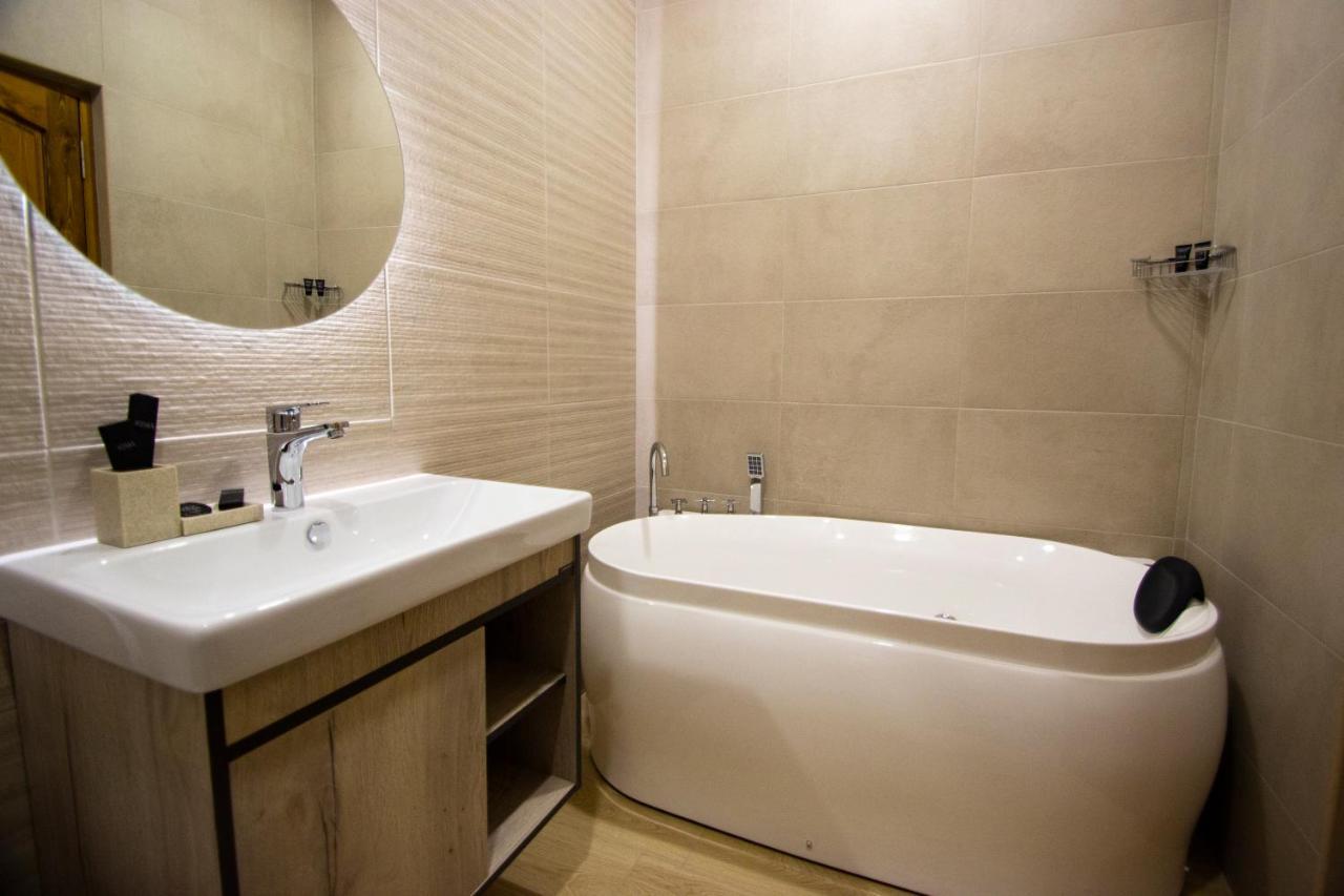 Kuma Hotel Gyumri Esterno foto