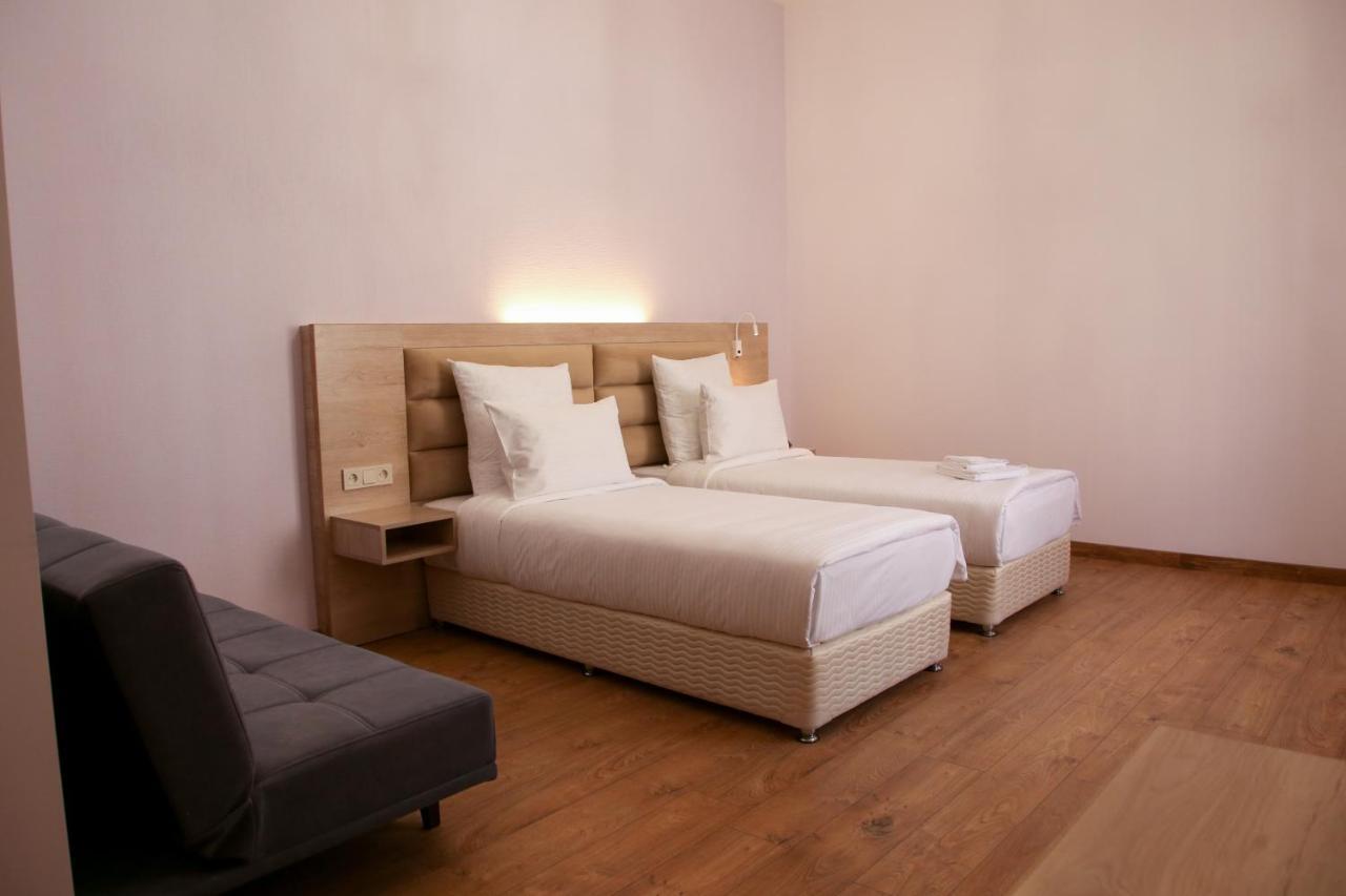 Kuma Hotel Gyumri Esterno foto