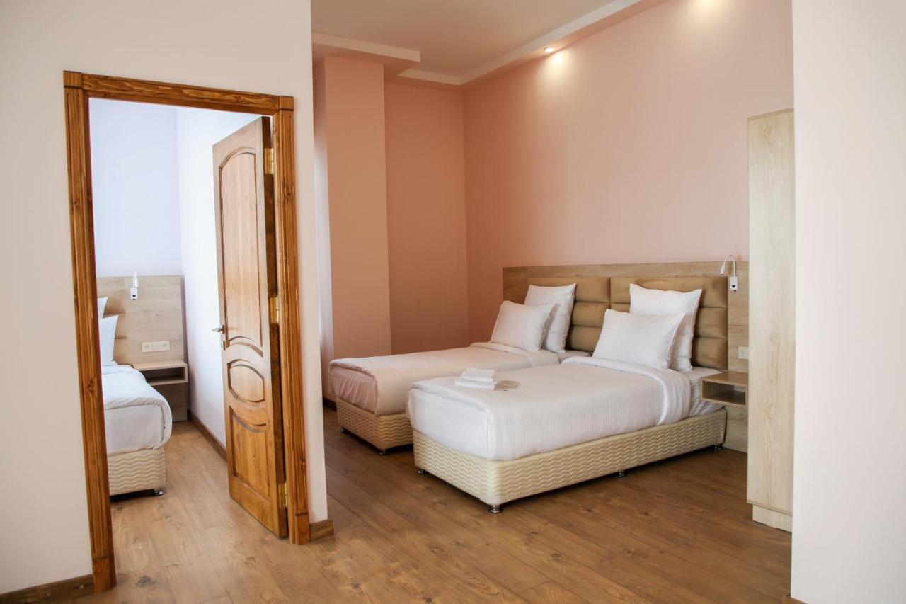 Kuma Hotel Gyumri Esterno foto