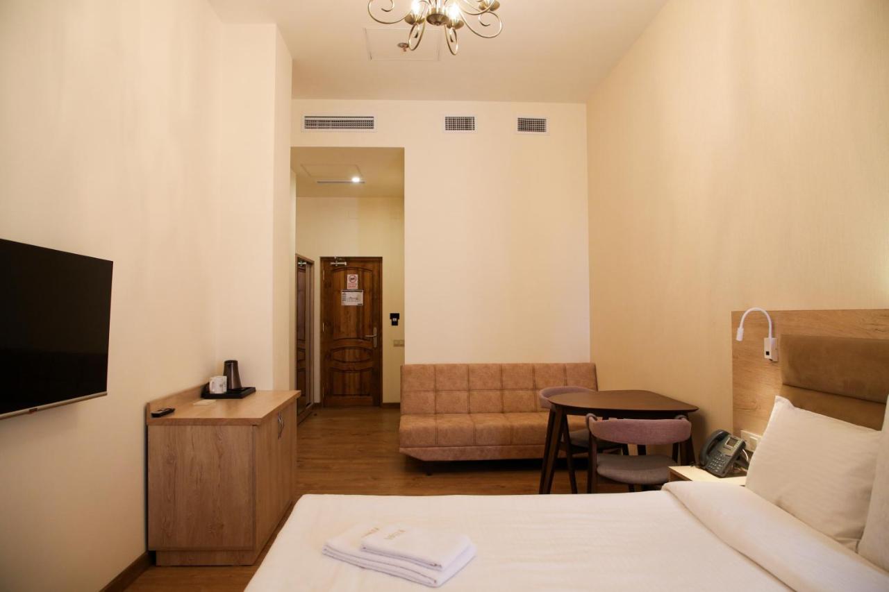 Kuma Hotel Gyumri Esterno foto