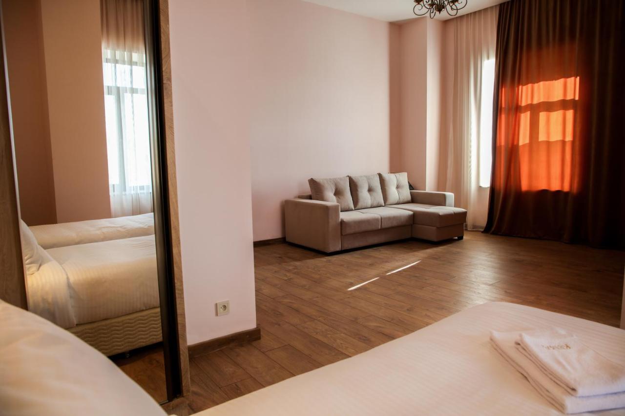 Kuma Hotel Gyumri Esterno foto