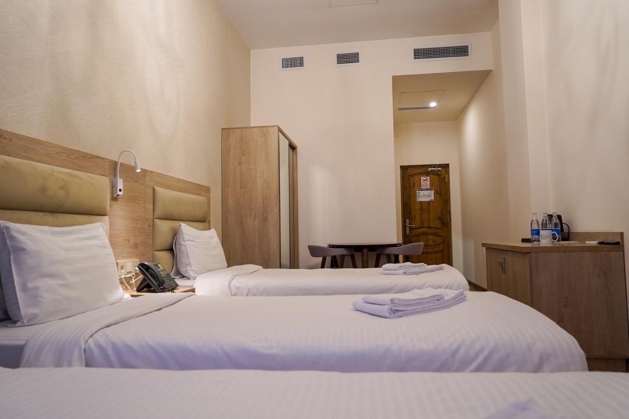Kuma Hotel Gyumri Esterno foto