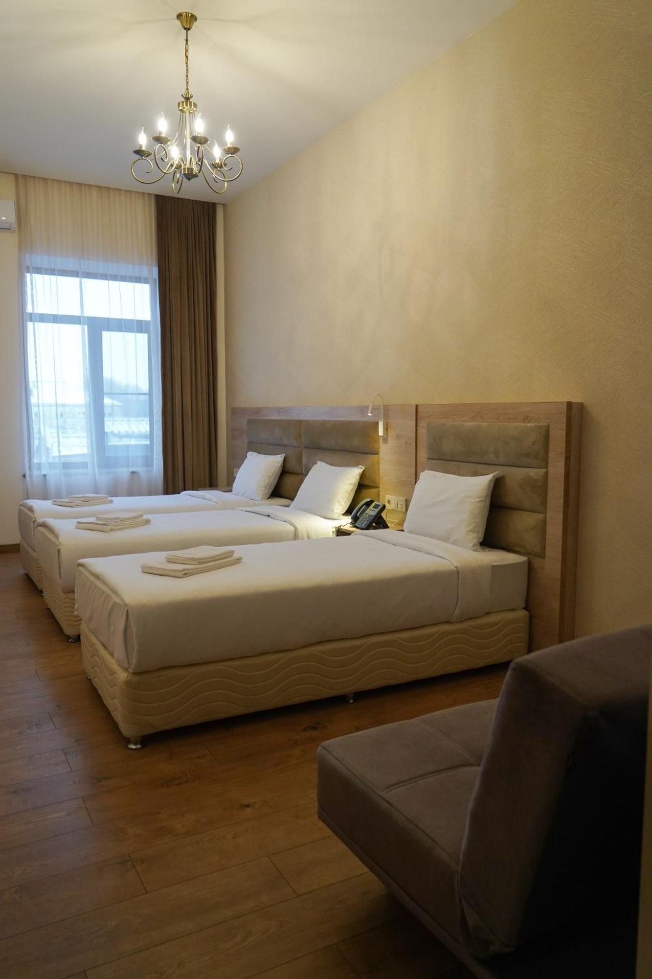 Kuma Hotel Gyumri Esterno foto
