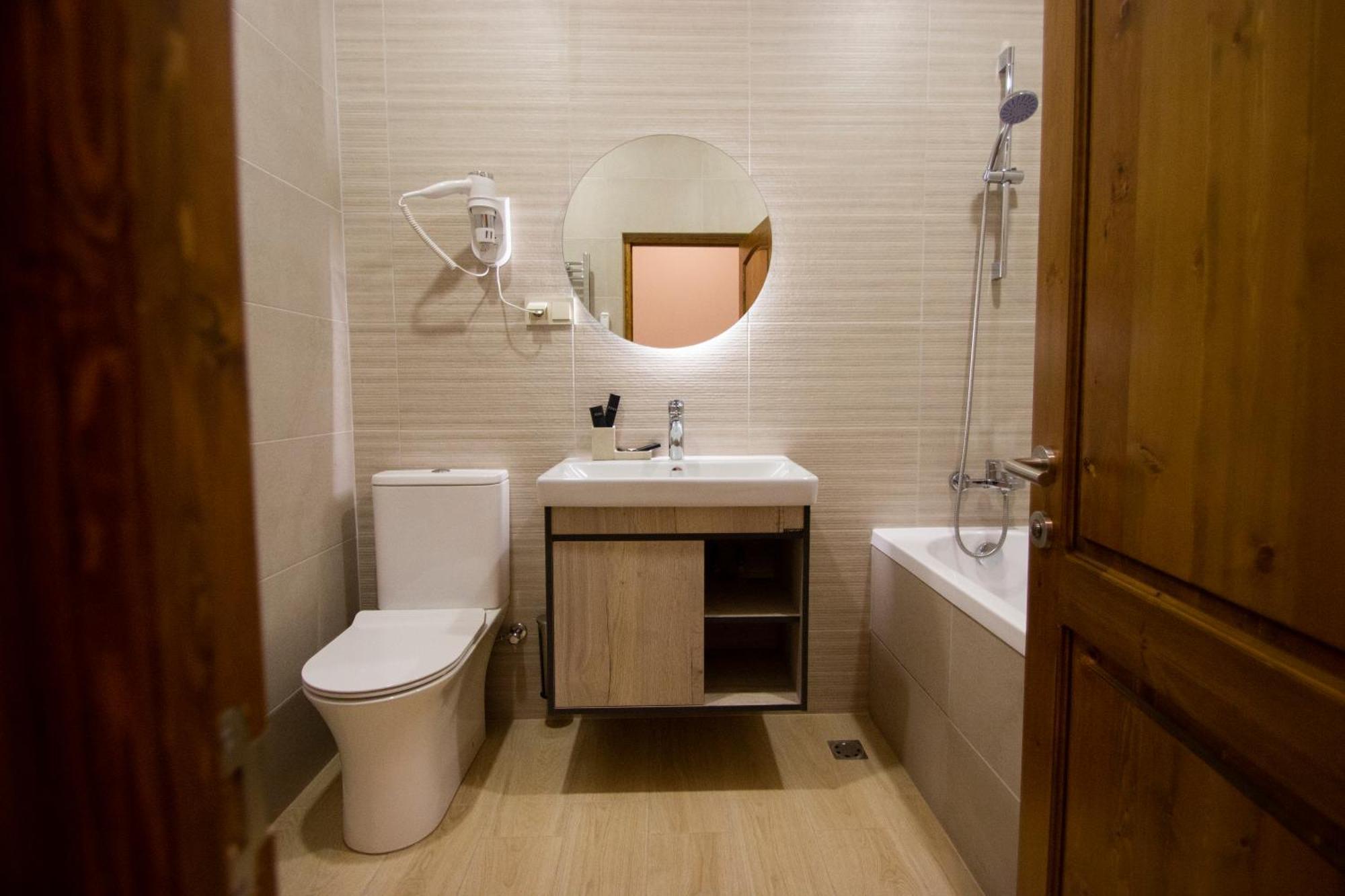 Kuma Hotel Gyumri Esterno foto
